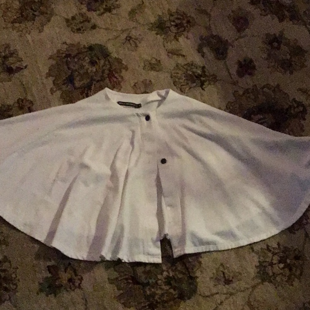 Cape - Picture 2 of 5